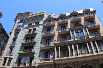 Fototapeta na wymiar Immeuble ancien à Barcelone, Espagne