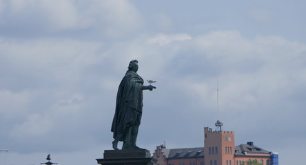 Fototapeta premium Statue mit Möwe