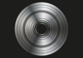 Disco de plata sobre fondo negro.