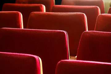 Obraz premium Empty red chairs in theatre. Red theater seats