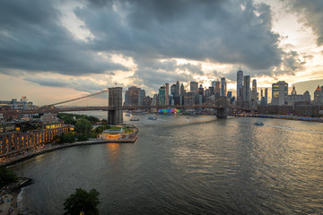 Obraz premium New York City evening downtown skyline 