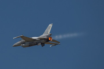 Fototapeta na wymiar Jet fighter in the sky make a turn