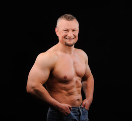 Naklejka premium Image of muscle man posing in studio