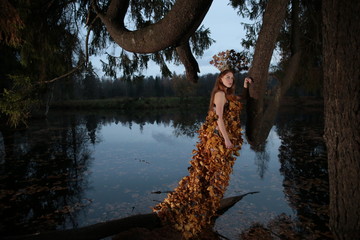 Fashion Autumn model, Fall Leaves Dress, Beauty Girl