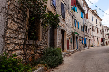 Fototapeta na wymiar View of typical istrian alley in Valle - Bale, Croatia