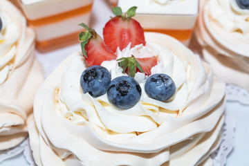  meringue-based dessert Pavlova and Panna cotta