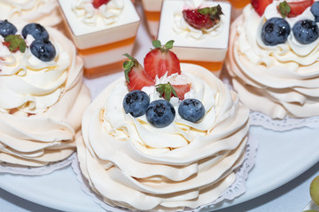  meringue-based dessert Pavlova and Panna cotta