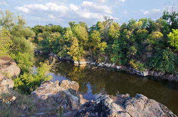 Fototapeta na wymiar Scenic view among the rocks on the river