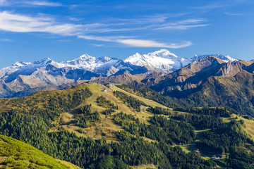 Fototapeta na wymiar Blick vom Gipfel in die Hohe Tauern