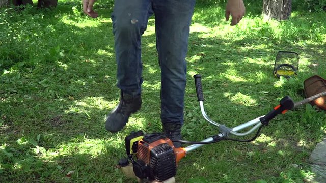 Gasoline lawn trimmer does not start. trimmer for cutting grass