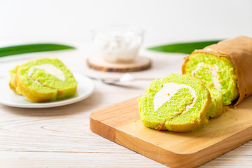 Pandan roll cake