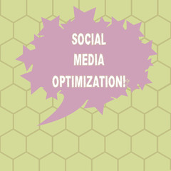 Conceptual hand writing showing Social Media Optimization. Business photo text Digital strategy Generate viral publicity Oval Color Speech Bubble with Stars as Outline Text Space