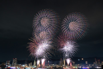 みなとこうべ海上花火大会　