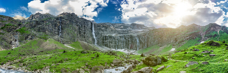 Wasserfall am Cirque  de Gavarnie, Französische Pyrenäen © by-studio