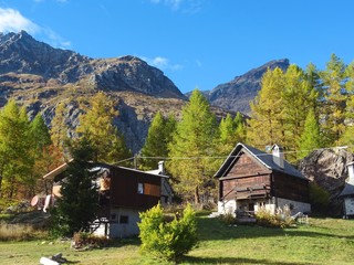 Fototapeta na wymiar A mountain pasture with its typical houses immersed in the Nature of the Natural Park 