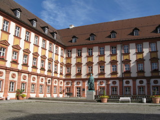 Fototapeta na wymiar Ehrenhof altes Schloss Bayreuth