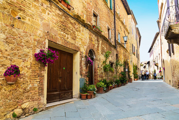 Fototapeta na wymiar PIENZA, ITALY - AUGUST 03, 2015: Street in the medieval village of Pienza in Italy, Tuscany