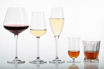 Different glasses of drinks: red wine, white wine, champagne, digestif, whiskey.