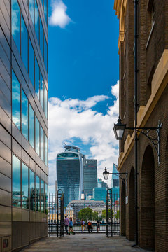 Tourists looking at Skygarden accross the themse