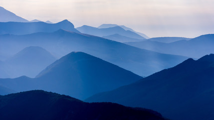 Matin bleu en montagne, Hautes Alpes, France