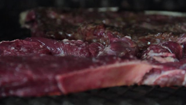 hurrasco brasileiro, carne assada na grelha
