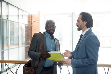 Dark-skinned economist speaking with businessman in the morning