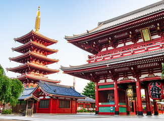 浅草寺　宝蔵門と五重塔