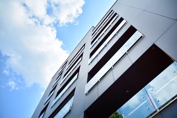 Naklejka premium house with blue sky and clouds