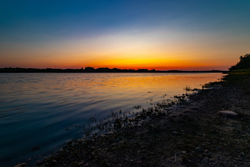 Fototapeta na wymiar Sunset along teh South Saskatchewan River