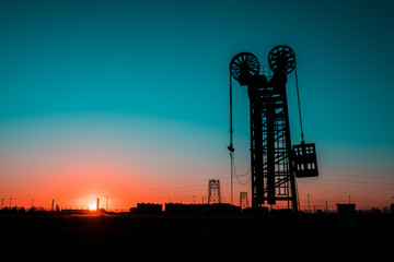 In the evening oil field, the pump is running.