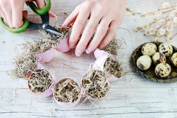 How to make Easter table decoration with egg shells, spanish moss and catkins