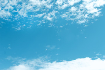 Fototapeta na wymiar White clouds breeze pattern and copy space on blue sky background