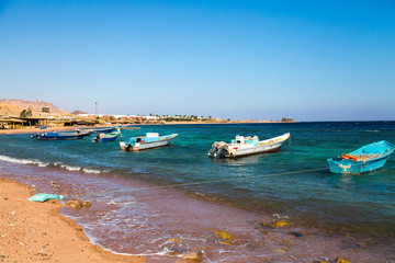 Fototapeta na wymiar fishing boat anchored at shore in the red sea 