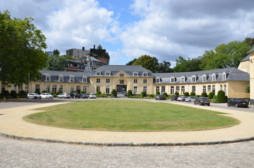 Fototapeta na wymiar cour d'honneur de l'Abbaye de la Cambre à Bruxelles