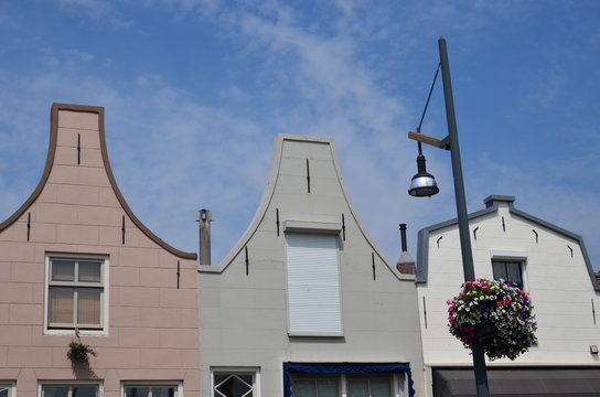 Pignon &agrave; redents typique des pays-bas &agrave; Zierikzee en Z&eacute;lande
