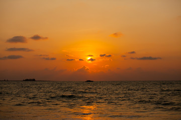 Fototapeta na wymiar Beautiful sunset and sea wave