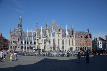 Fototapeta na wymiar Grand Place de Bruges - palais provincial résidence gouverneur