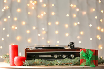 Record player and Christmas decor on table © Pixel-Shot