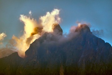 Fototapeta premium rocky mountain and cloudy sky