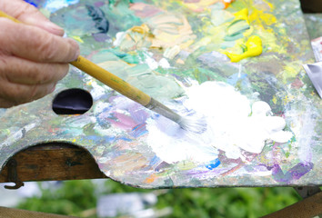 Drawing with oil paints on the nature. Palette