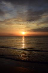 Sonnenaufgang nach einer Regennacht am Meer - Wolkenstimmung am frühen Morgen