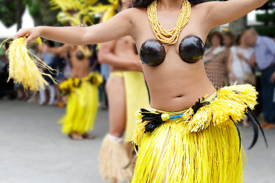 Dancers dancing and wearing the traditional folk costume from Tahiti, French Polynesia.