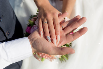 Obraz na płótnie Canvas Picture of man and woman with wedding ring.Young married couple holding hands, ceremony wedding day. Newly wed couple's hands with wedding rings