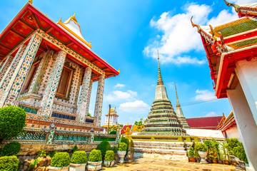 Buddhist temple in Bangkok - obrazy, fototapety, plakaty