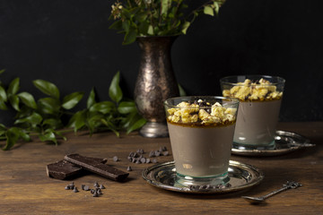 Table arrangement for mousse dessert