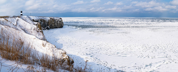 drifting ice in the sea © Hiromitsu Kato