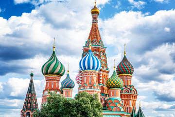 Fototapeta premium St. Basil's Cathedral on a background of blue cloudy sky. Beautiful city landscape.