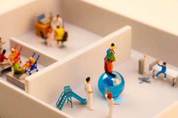 病院で闘病中の少年から笑いを引き出すホスピタル・クラウン