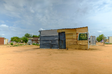 loonly shack in africa - 282628579