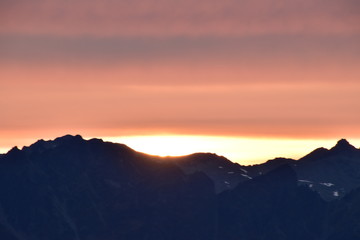 Fototapeta na wymiar Sunrise on New year's Day in Queenstown, New Zealand